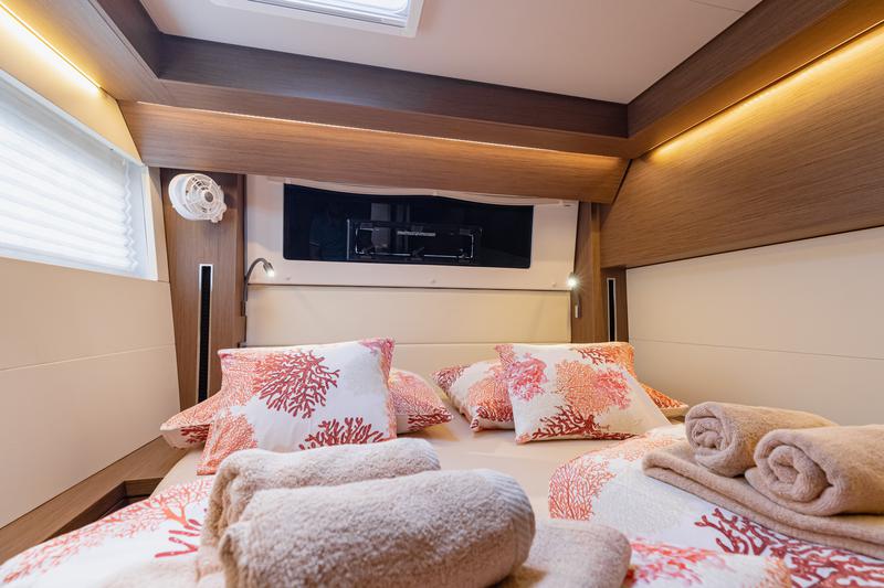 Book yachts online - catamaran - Lagoon 50 LUX - PRINCESS KISS - rent