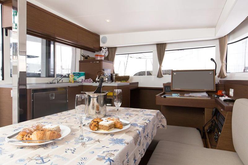 Book yachts online - catamaran - Lagoon 40 - MARINERO - rent