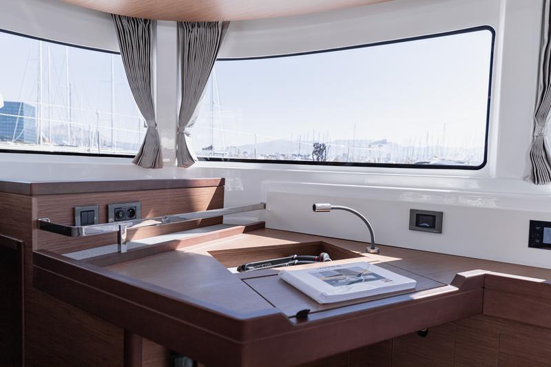 Book yachts online - catamaran - Lagoon 46 - HANGOVER - rent