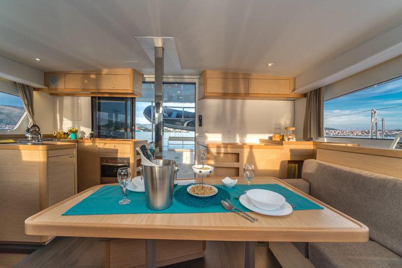 Book yachts online - catamaran - Lagoon 42 - LEGGIERO - rent