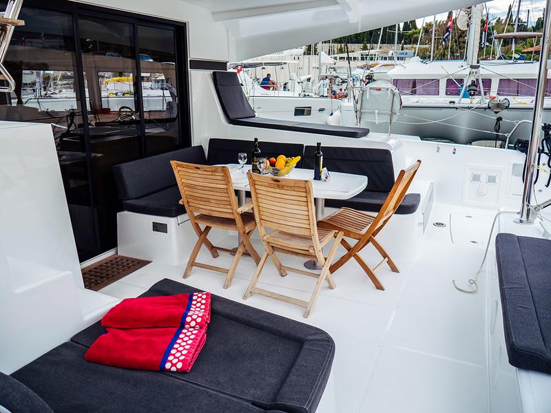Book yachts online - catamaran - Lagoon 42 - LEGGIERO - rent