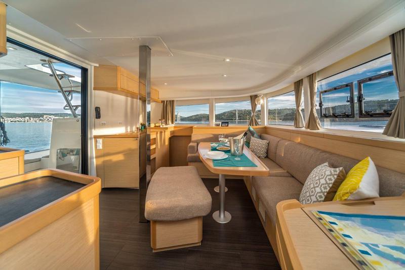 Book yachts online - catamaran - Lagoon 42 - LEGGIERO - rent