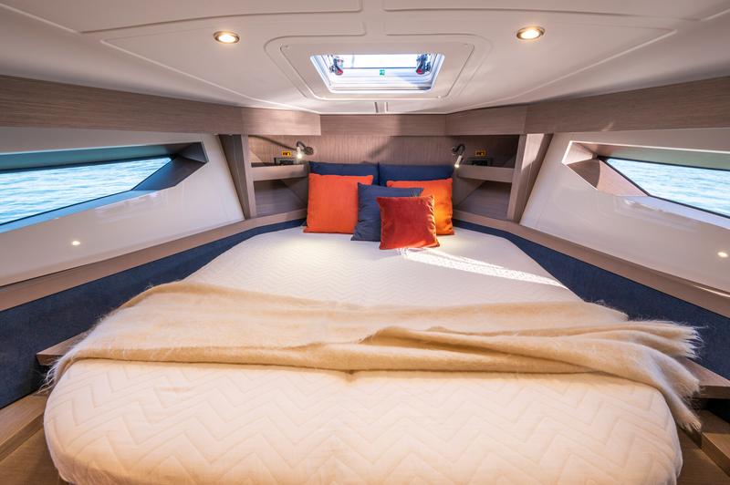 Book yachts online - motorboat - Gran Turismo 41 - MIAMI VICE - rent