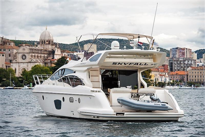 Book yachts online - motorboat - Azimut 47 Fly - Skyfall MY - rent