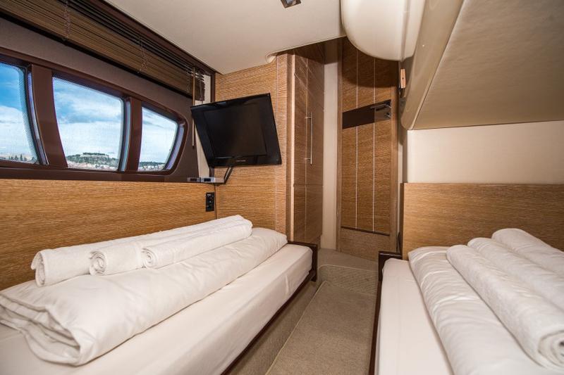 Book yachts online - motorboat - Azimut 47 Fly - Skyfall MY - rent