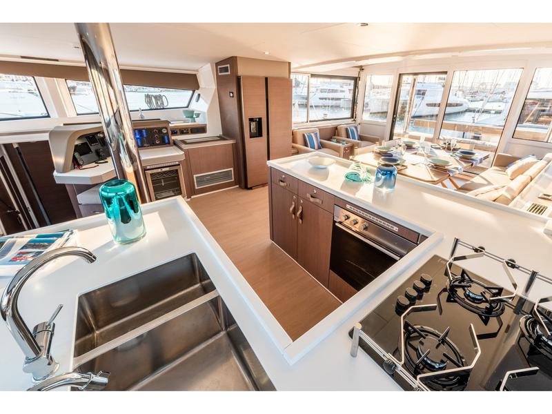 Book yachts online - catamaran - BALI 5.4 - ONLY ONE LIFE - rent