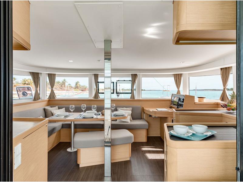 Book yachts online - catamaran - Lagoon 42 - Lag42AM - rent