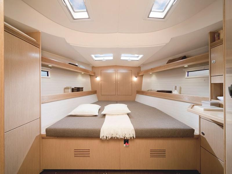 Book yachts online - sailboat - Bavaria 45 Cruiser - Tiresia - rent