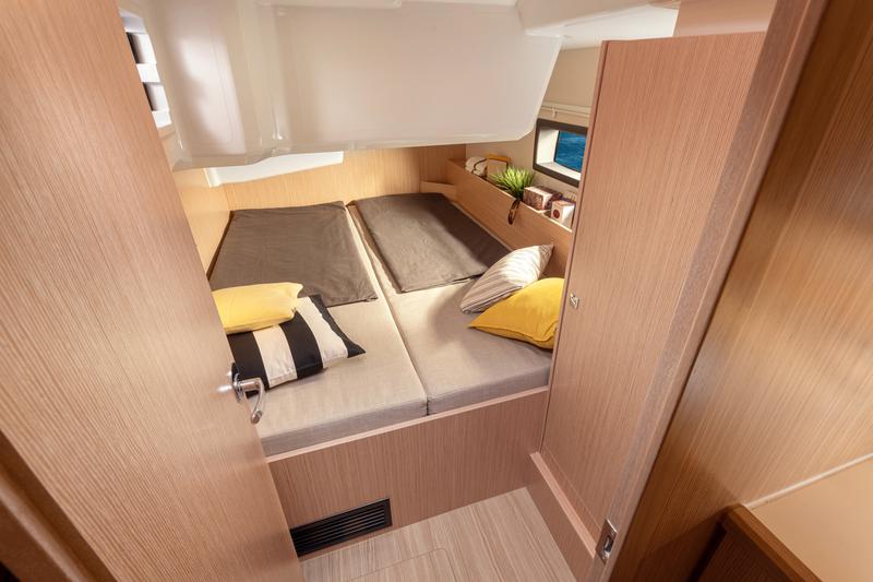 Book yachts online - sailboat - Bavaria C 38 - SUNNY - rent