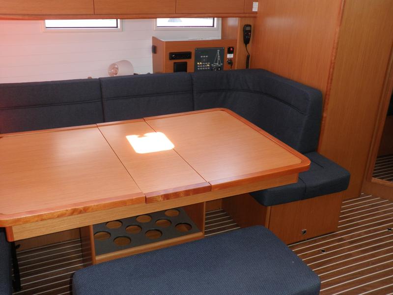 Book yachts online - sailboat - Bavaria Cruiser 34 - TIKA - rent
