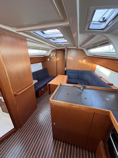 Book yachts online - sailboat - Bavaria Cruiser 37 - AMALIA - rent
