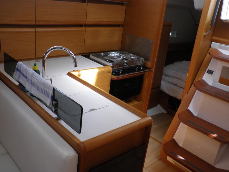 Book yachts online - sailboat - Sun odyssey 379 performance - Paloma - rent