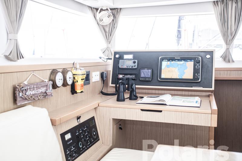 Book yachts online - catamaran - Lagoon 400 S2 A/C &amp; GEN - Vicky - rent