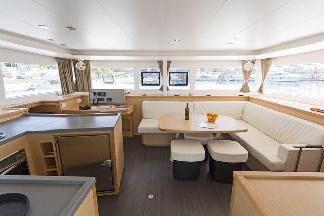 Book yachts online - catamaran - Lagoon 450  Fly A/C &amp; GEN &amp; WM - CASSIOPEIA II - rent