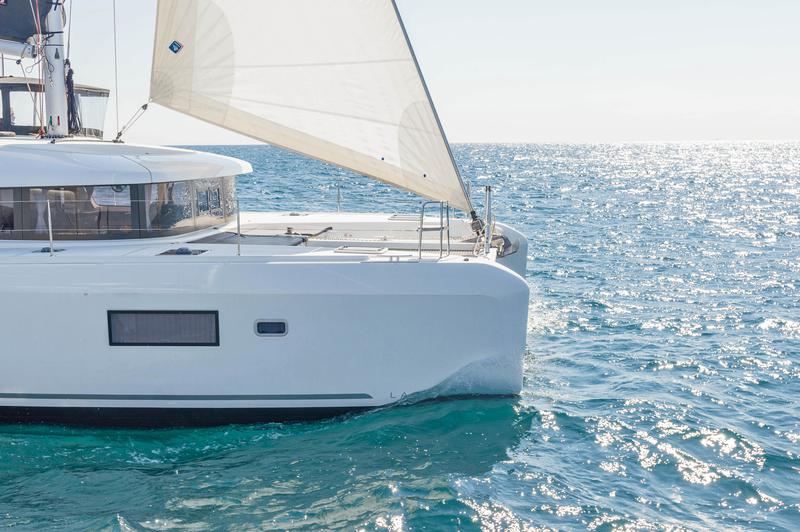 Book yachts online - catamaran - Lagoon 42 A/C &amp; GEN - WM - White Waves - rent
