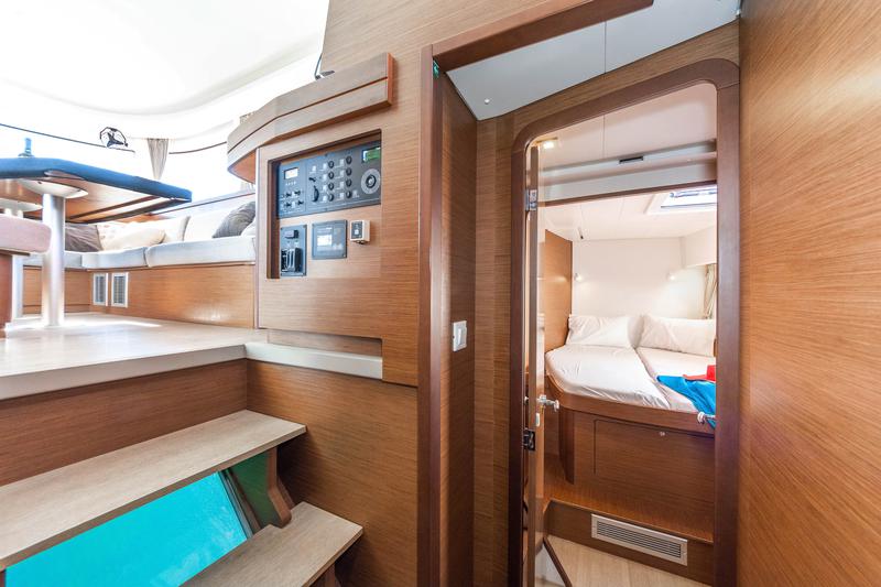 Book yachts online - catamaran - Lagoon 42 A/C &amp; GEN. - MAROU - rent