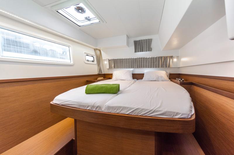 Book yachts online - catamaran - Lagoon 42 A/C &amp; GEN. - EQUILIBRIUM - rent