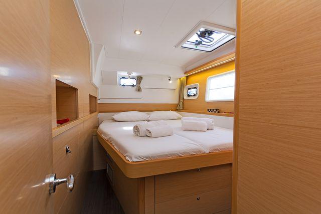 Book yachts online - catamaran - Lagoon 400 S2. - CALLISTO L400 - rent