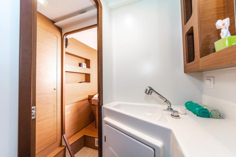 Book yachts online - catamaran - Lagoon 42 A/C &amp; GEN. - KARTERIA - rent