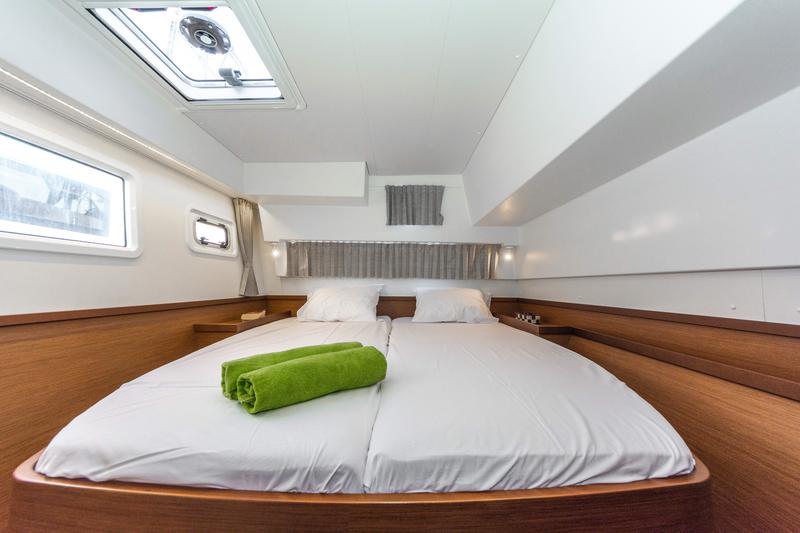 Book yachts online - catamaran - Lagoon 42 A/C &amp; GEN. - ARIA - rent