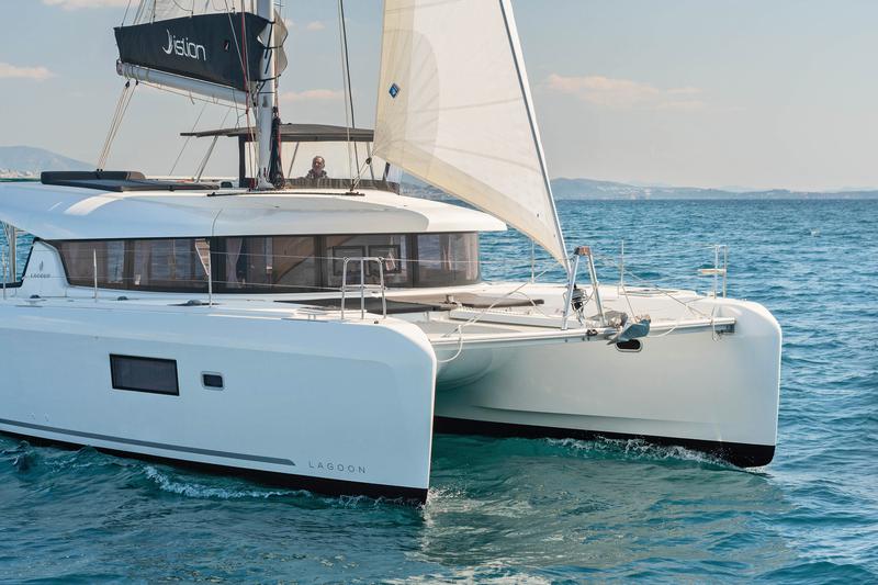 Book yachts online - catamaran - Lagoon 42 A/C &amp; GEN. - WHITE PEARL - rent