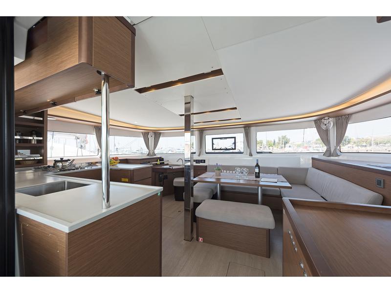 Book yachts online - catamaran - Lagoon 46 A/C &amp; GEN &amp; WM - EMMELIA - rent
