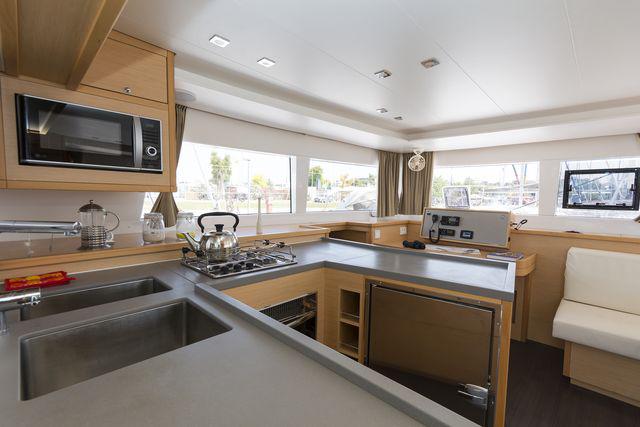 Book yachts online - catamaran - Lagoon 450 Fly A/C &amp; GEN. - Buena Suerte - rent