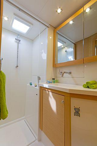 Book yachts online - catamaran - Lagoon 450 Fly A/C &amp; GEN. - Buena Suerte - rent