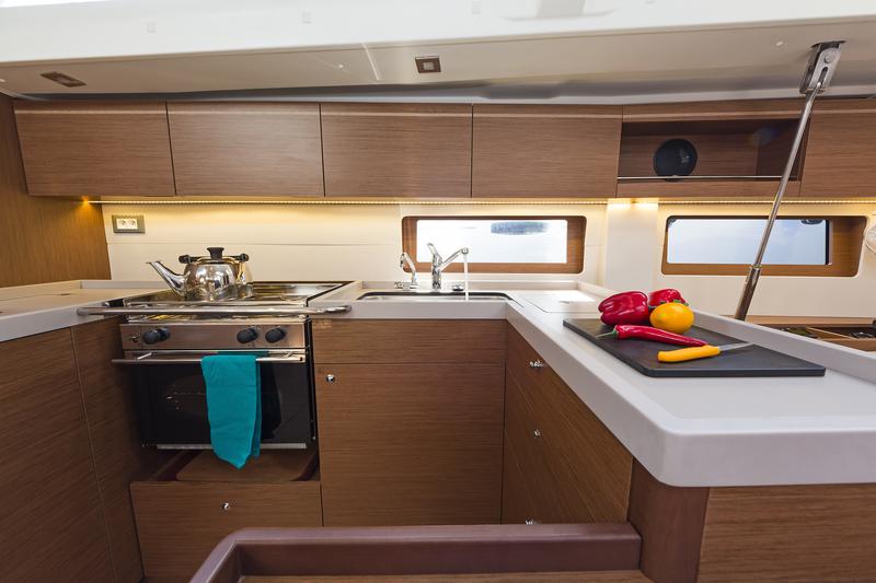 Book yachts online - sailboat - Oceanis 51.1 (5+1 cab) A/C &amp; GEN - CUBA LIBRE - rent