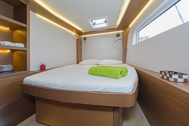 Book yachts online - catamaran - Lagoon 50 A/C &amp; GEN &amp; WM - HAPPY FEET (ONLY SKIPPERED) - rent