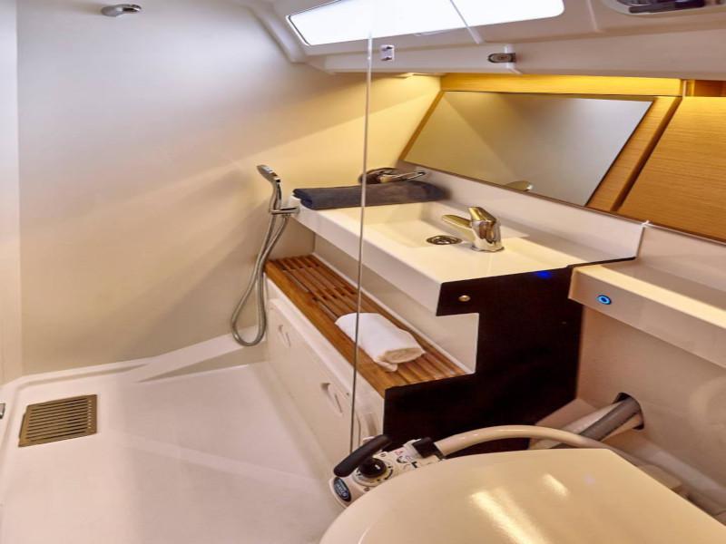 Book yachts online - sailboat - Sun Odyssey 440 - TOLINHO - rent
