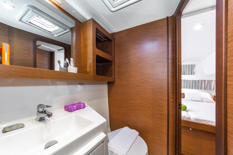 Book yachts online - catamaran - Lagoon 42 A/C &amp; GEN. - BLUE RIPPLE 1 - rent