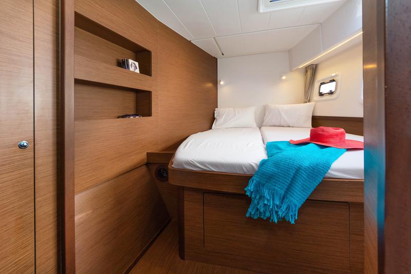 Book yachts online - catamaran - Lagoon 42 A/C &amp; GEN. - BLUE RIPPLE 1 - rent