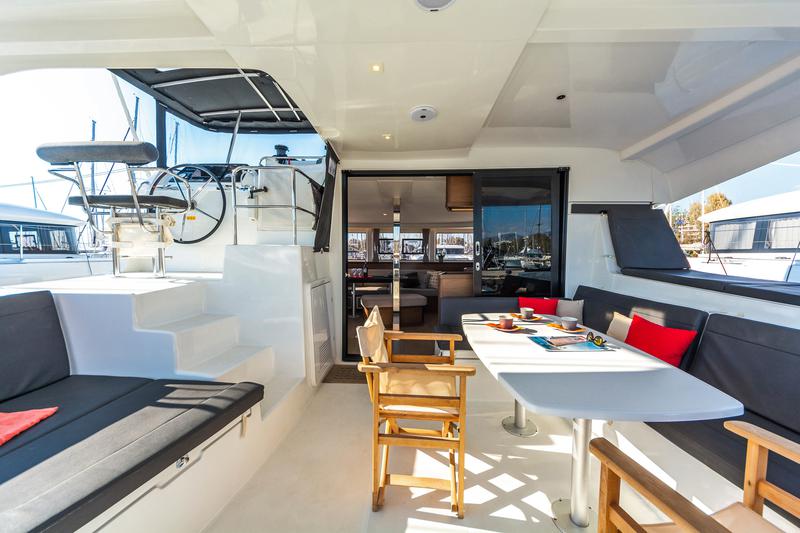 Book yachts online - catamaran - Lagoon 42 A/C &amp; GEN. - NIRIIS - rent