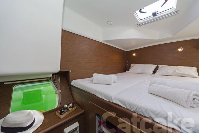 Book yachts online - catamaran - Lagoon 380 S2 - Catcake - rent