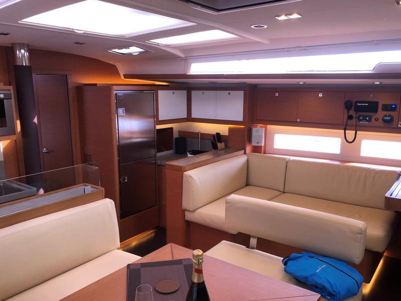 Book yachts online - sailboat - Dufour 530 Owner's version - Gringott - rent