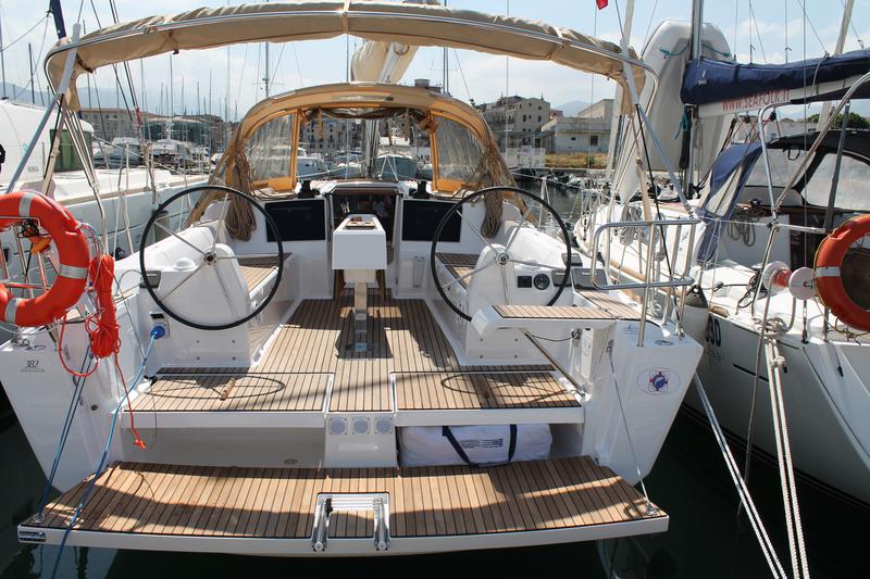 Book yachts online - sailboat - Dufour 382 - Venus Planet - rent