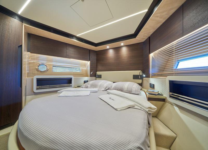 Book yachts online - motorboat - Azimut 72 - Relax of Croatia - rent
