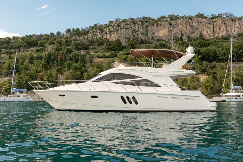Book yachts online - motorboat - Sealine T 50 - Maja - rent