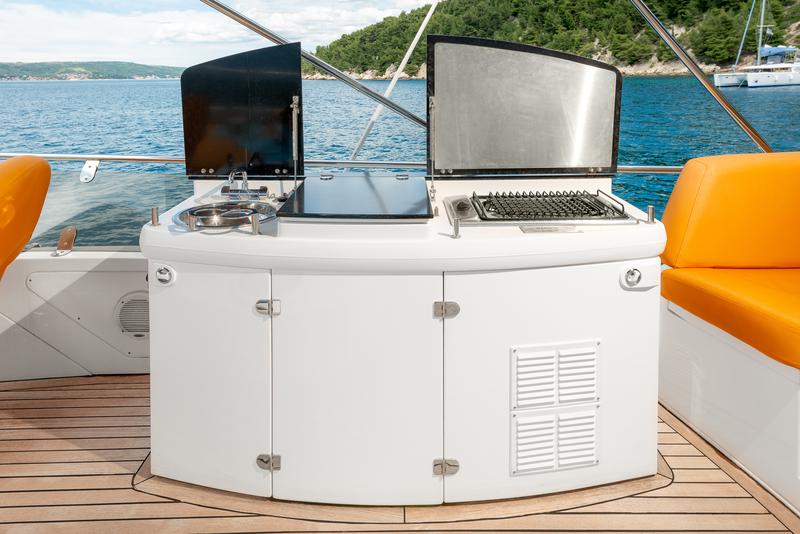 Book yachts online - motorboat - Sealine T 50 - Maja - rent
