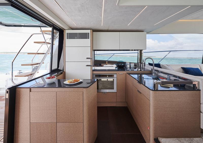 Book yachts online - motorboat - Prestige 590 Fly - no name - rent