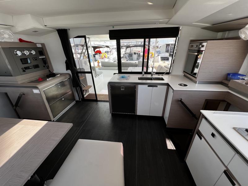 Book yachts online - catamaran - Elba 45 - Angie - rent