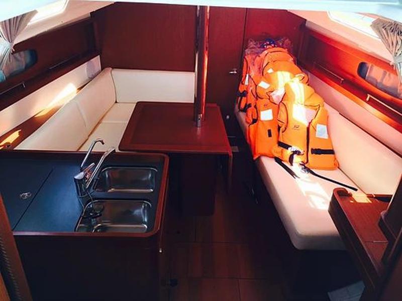Book yachts online - sailboat - Oceanis 31 - Bejby - rent