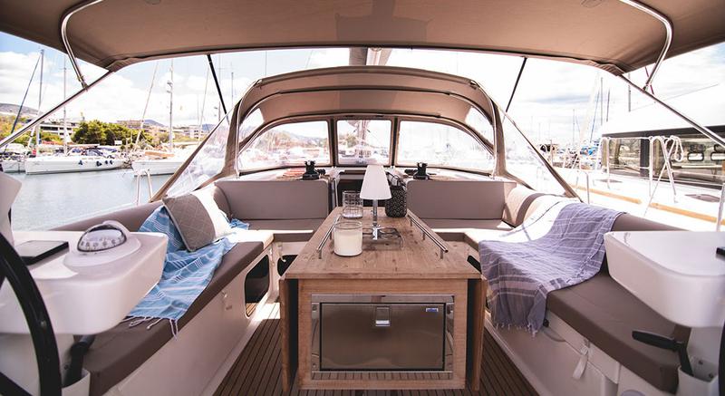 Book yachts online - sailboat - Dufour 520 Grand Large - Blue Bayou - rent