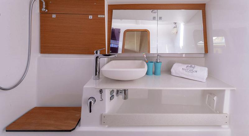 Book yachts online - sailboat - Dufour 430 Grand Large - TRINITY - rent