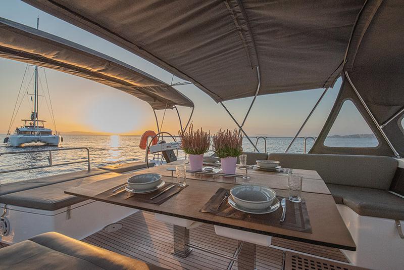 Book yachts online - sailboat - Dufour 530 (5+1) - Anema - rent