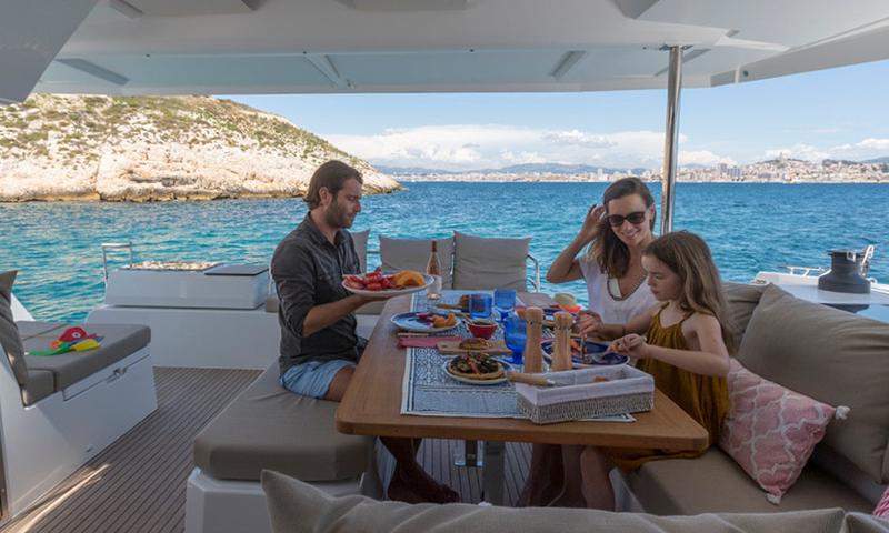 Book yachts online - catamaran - Astréa 42 - NOU NOU 1 - Skippered - rent