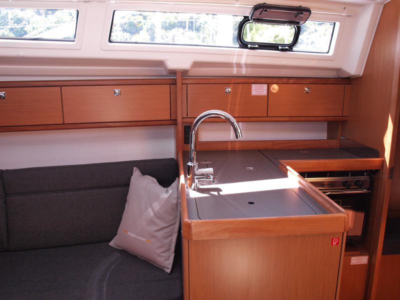 Book yachts online - sailboat - Bavaria Cruiser 33 - Sea Lion - rent