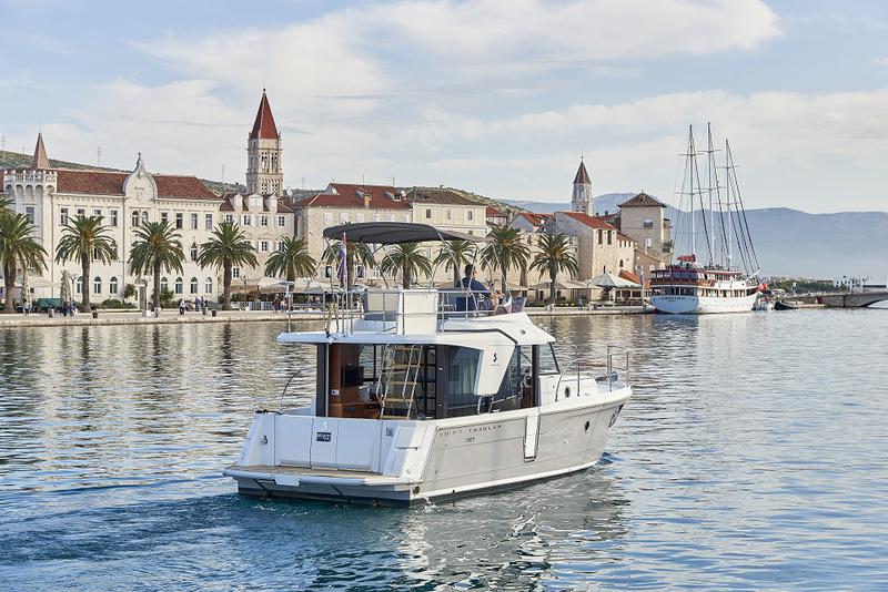 Book yachts online - motorboat - Beneteau Swift Trawler 30 - Odysseus - rent