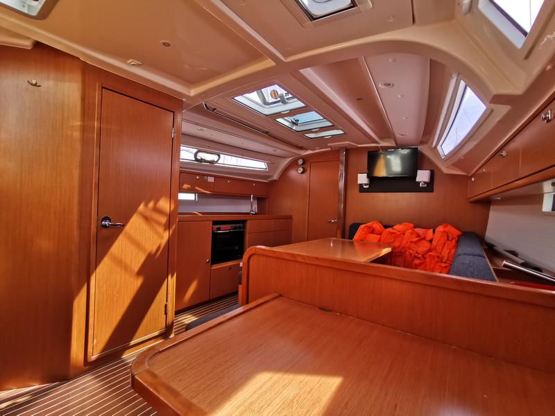 Book yachts online - sailboat - Bavaria Cruiser 41 - Libra - rent